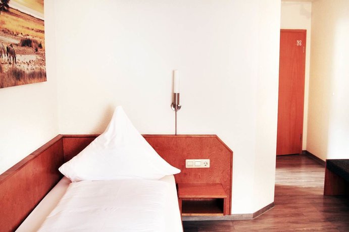 Imagen de la habitación del Hotel Pension Kaempfelbach. Foto 10