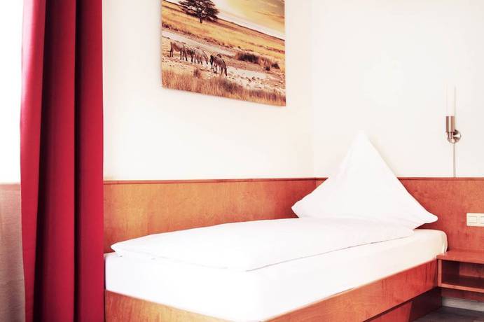 Imagen de la habitación del Hotel Pension Kaempfelbach. Foto 13