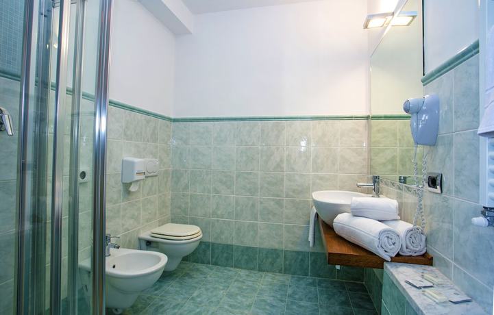 Imagen de la habitación del Hotel Penthouse. Foto 14