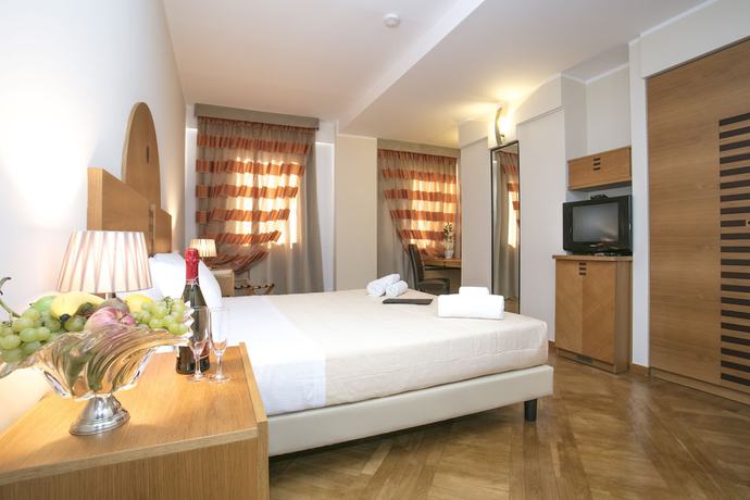 Imagen de la habitación del Hotel Penthouse. Foto 18