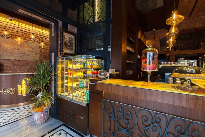 Imagen de los interiores del Hotel Pera Parma. Foto 19