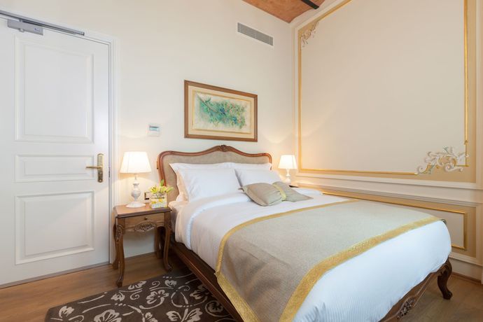 Imagen de la habitación del Hotel Pera Parma. Foto 13
