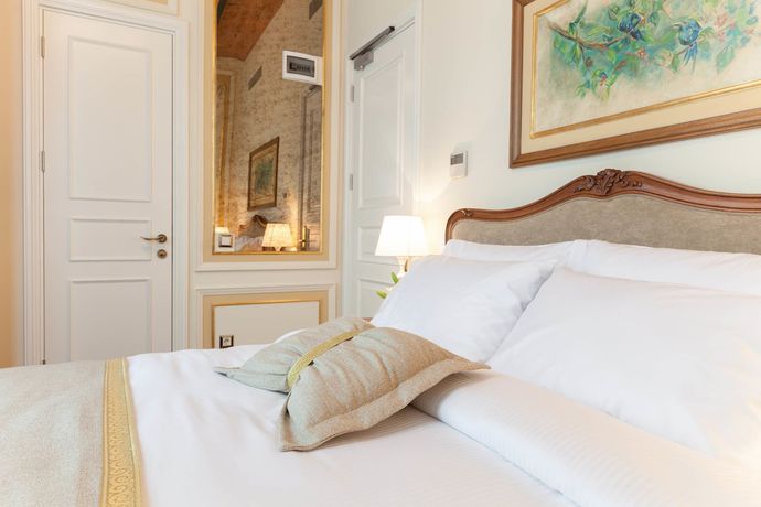 Imagen de la habitación del Hotel Pera Parma. Foto 18