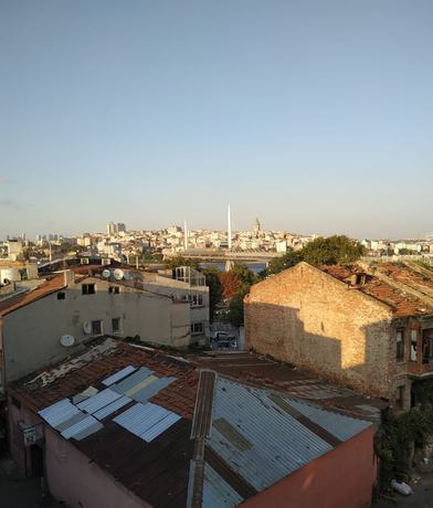 Imagen de los exteriores del Hotel Petek. Foto 9