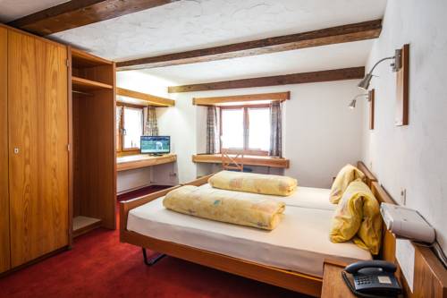 Imagen de la habitación del Hotel Piz Tambo. Foto 2