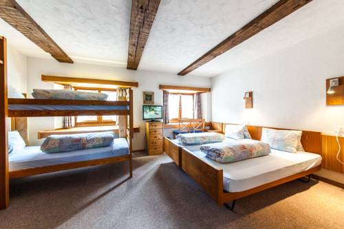 Imagen de la habitación del Hotel Piz Tambo. Foto 7