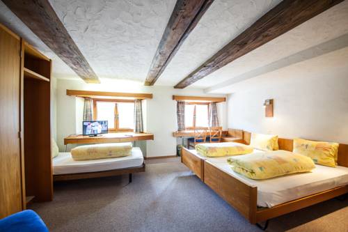 Imagen de la habitación del Hotel Piz Tambo. Foto 8