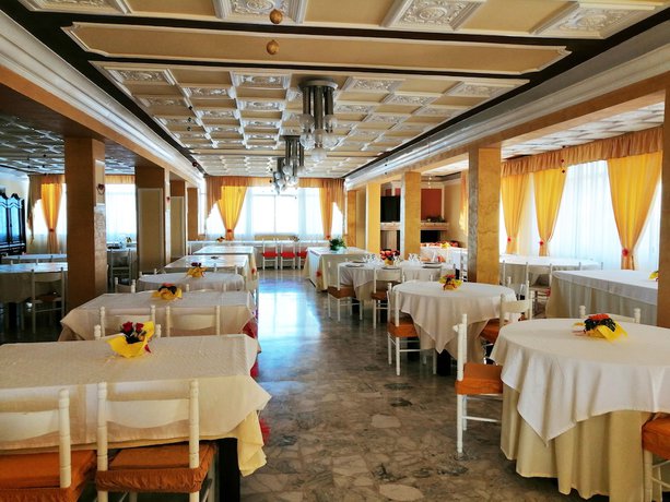 Imagen del bar/restaurante del Hotel Podio. Foto 6