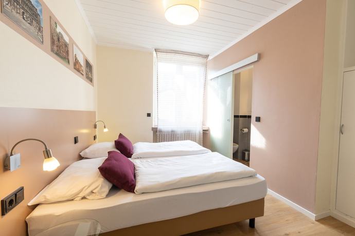 Imagen de la habitación del Hotel Porta Nigra. Foto 4