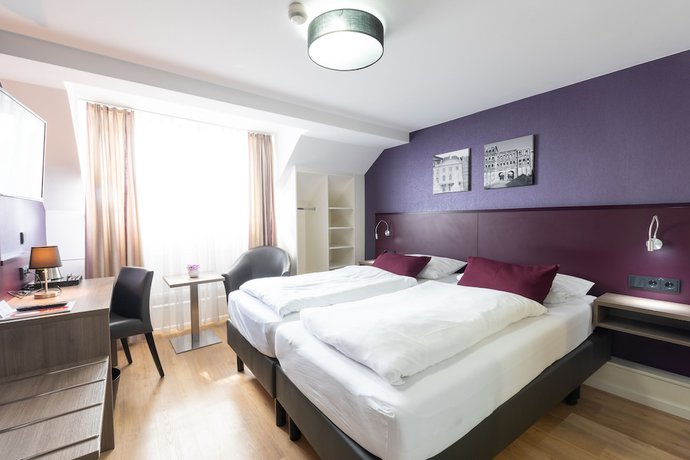 Imagen de la habitación del Hotel Porta Nigra. Foto 7