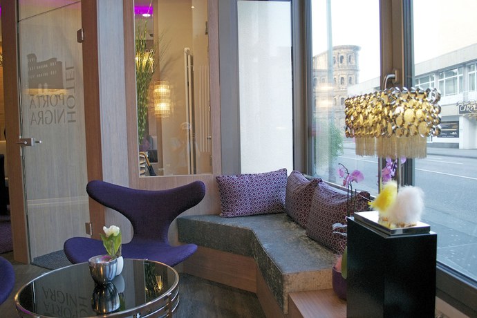 Imagen de los interiores del Hotel Porta Nigra. Foto 18