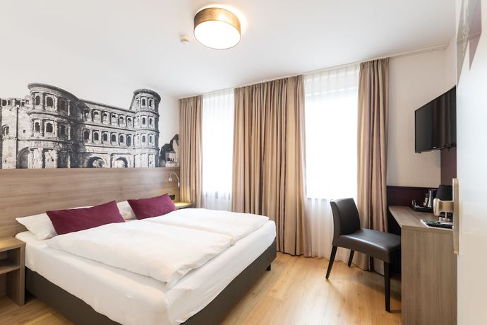 Imagen de la habitación del Hotel Porta Nigra. Foto 15