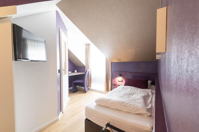 Imagen de la habitación del Hotel Porta Nigra. Foto 16