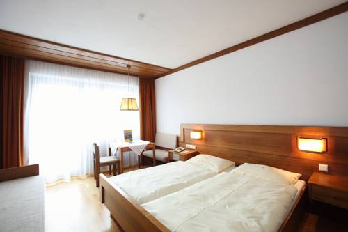 Imagen de la habitación del Hotel Post Karlon. Foto 3