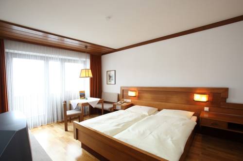 Imagen de la habitación del Hotel Post Karlon. Foto 4