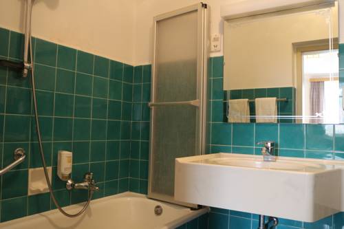 Imagen de la habitación del Hotel Post Karlon. Foto 11