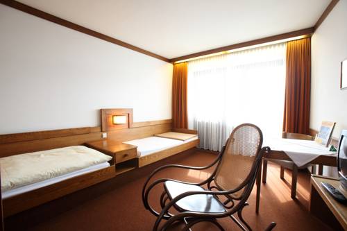 Imagen de la habitación del Hotel Post Karlon. Foto 12