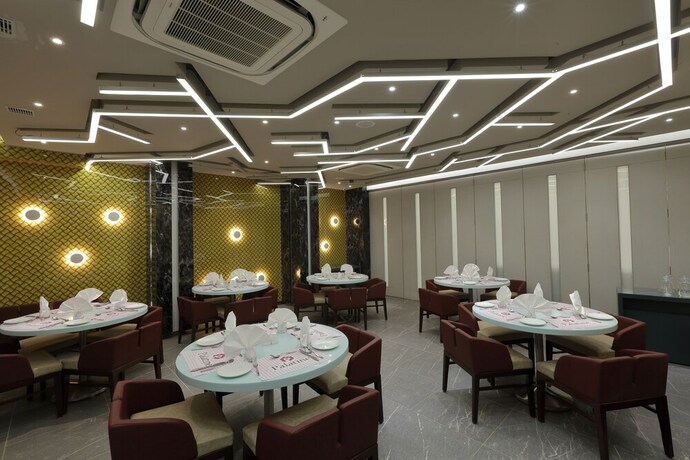 Imagen del bar/restaurante del Hotel Pragati The Grand. Foto 2