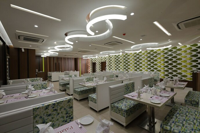 Imagen del bar/restaurante del Hotel Pragati The Grand. Foto 3