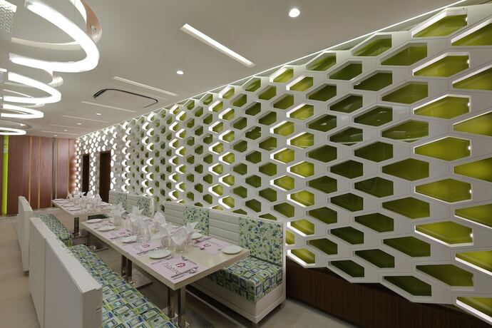 Imagen del bar/restaurante del Hotel Pragati The Grand. Foto 4