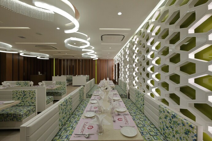 Imagen del bar/restaurante del Hotel Pragati The Grand. Foto 5