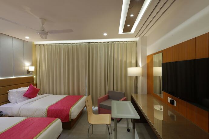Imagen de la habitación del Hotel Pragati The Grand. Foto 9