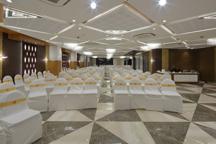 Imagen de los interiores del Hotel Pragati The Grand. Foto 17