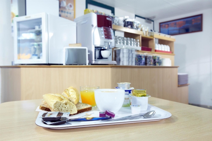 Imagen del bar/restaurante del Hotel Premi&egrave;re Classe Avallon. Foto 4
