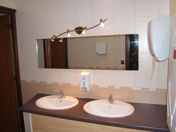 Imagen de la habitación del Hotel Pruni&egrave;res. Foto 14