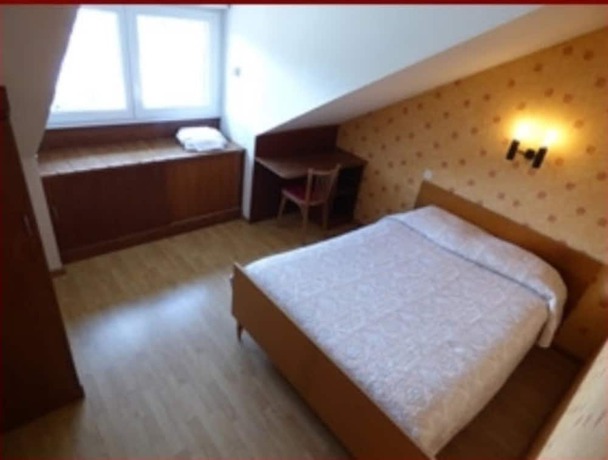 Imagen de la habitación del Hotel Pruni&egrave;res. Foto 15