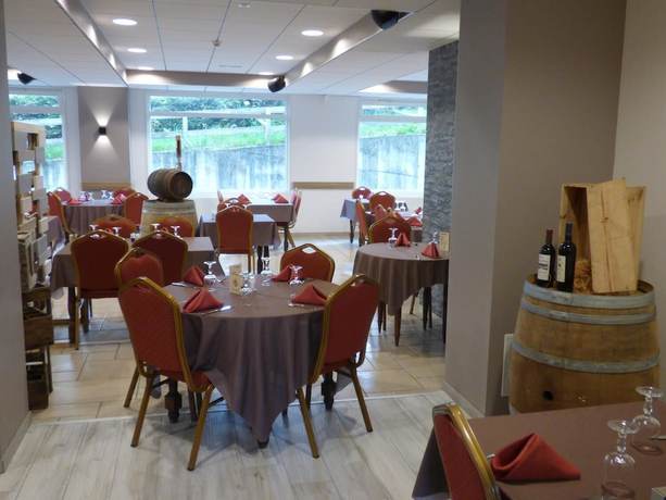 Imagen del bar/restaurante del Hotel Pruni&egrave;res. Foto 3