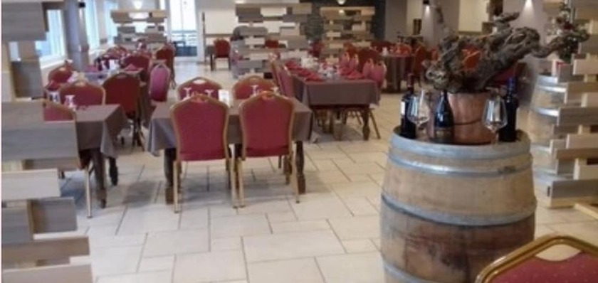 Imagen del bar/restaurante del Hotel Pruni&egrave;res. Foto 4