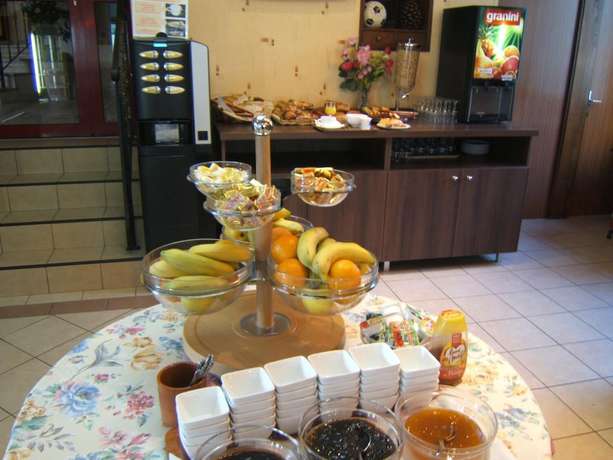 Imagen del bar/restaurante del Hotel Pruni&egrave;res. Foto 5