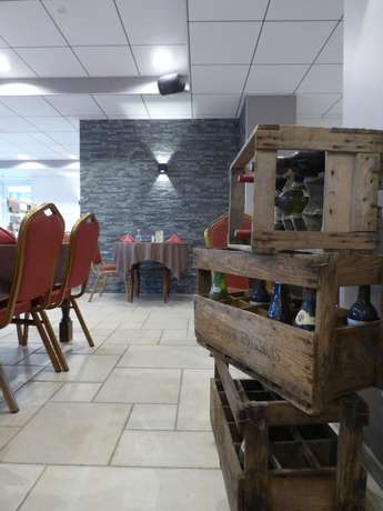 Imagen del bar/restaurante del Hotel Pruni&egrave;res. Foto 6