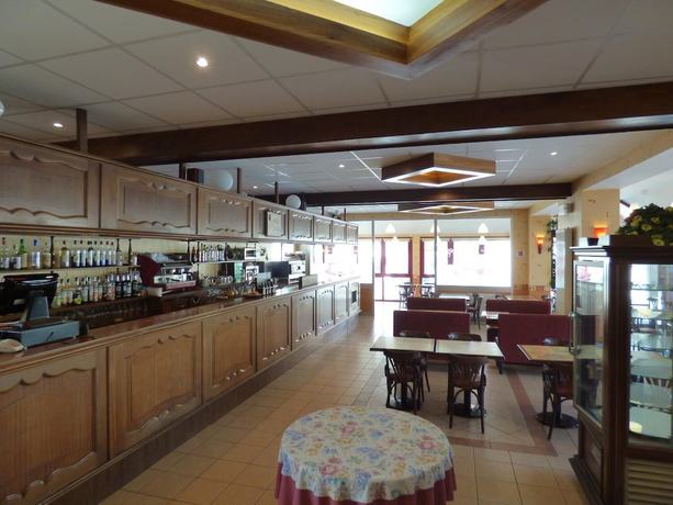 Imagen del bar/restaurante del Hotel Pruni&egrave;res. Foto 9