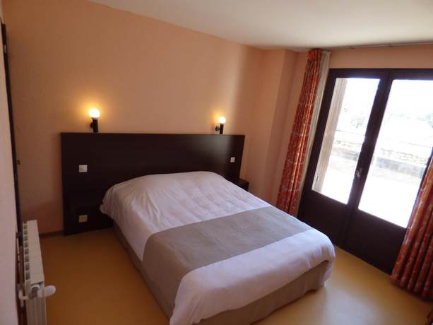 Imagen de la habitación del Hotel Pruni&egrave;res. Foto 17