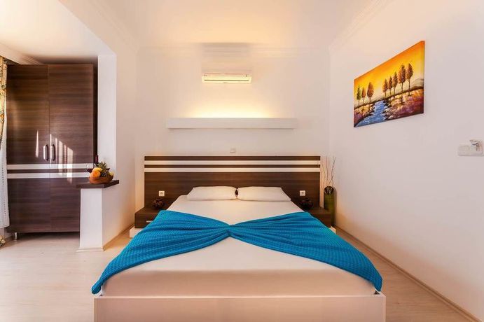 Imagen de los exteriores del Hotel Puya. Foto 11