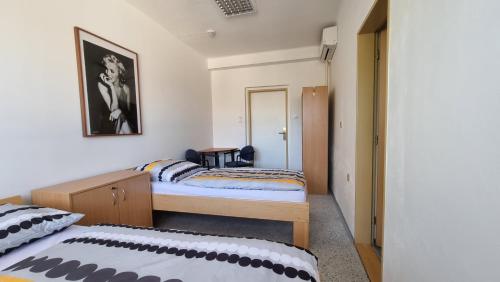Imagen de la habitación del Hotel Rada. Foto 18
