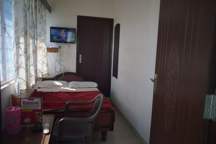 Imagen de la habitación del Hotel Ram Niwas. Foto 10