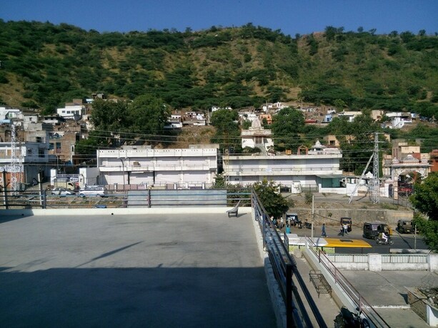 Imagen de los exteriores del Hotel Ram Niwas. Foto 11