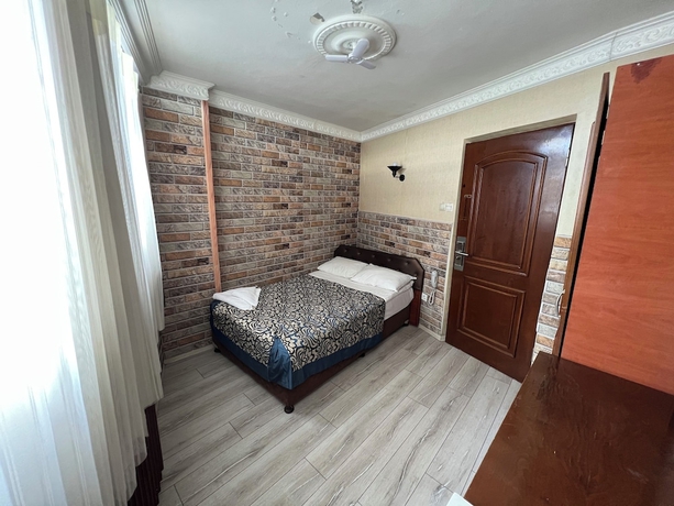 Imagen de la habitación del Hotel Red Rose. Foto 6