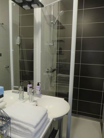 Imagen de la habitación del Hotel Regina, BESANCON. Foto 13