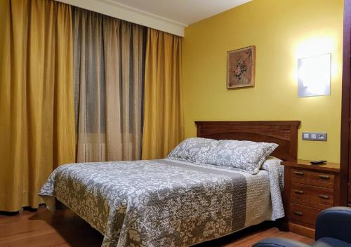 Imagen de la habitación del Hotel Reina Isabel. Foto 8