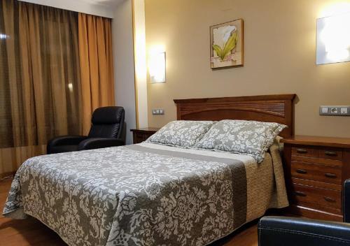 Imagen de la habitación del Hotel Reina Isabel. Foto 9