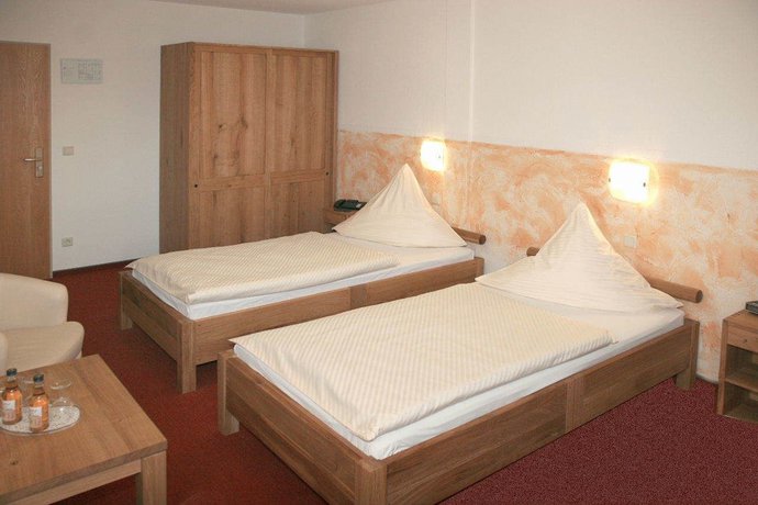 Imagen de la habitación del Hotel Restaurant Flora. Foto 4