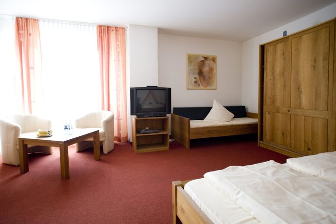 Imagen de la habitación del Hotel Restaurant Flora. Foto 9