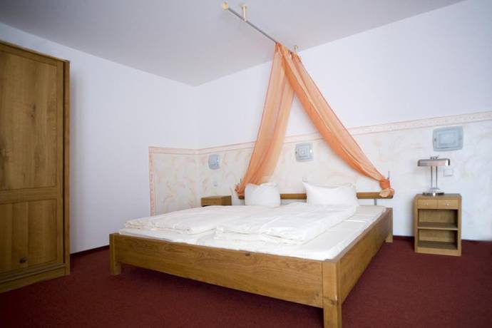 Imagen de la habitación del Hotel Restaurant Flora. Foto 10