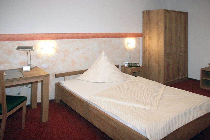 Imagen de la habitación del Hotel Restaurant Flora. Foto 13