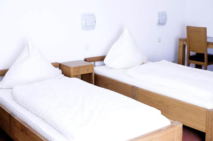 Imagen de la habitación del Hotel Restaurant Flora. Foto 15