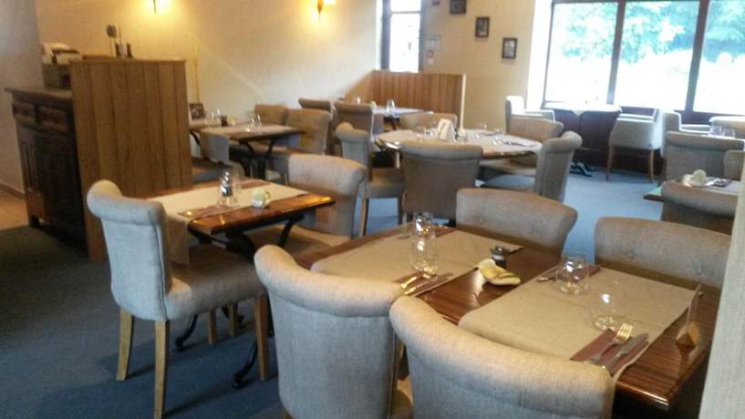 Imagen del bar/restaurante del Hotel Restaurant La Cr&ecirc;perie du Ch&acirc;teau. Foto 3